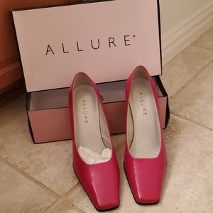 New in box Allure red pump 8.5 has tag